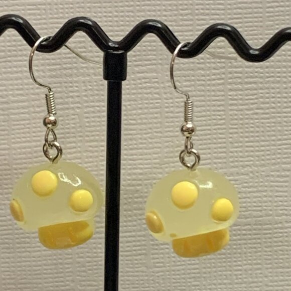 Mushroom Earring, Mario Earring, Gift Idea, Anime Earring, Silly Earring - Picture 4 of 6